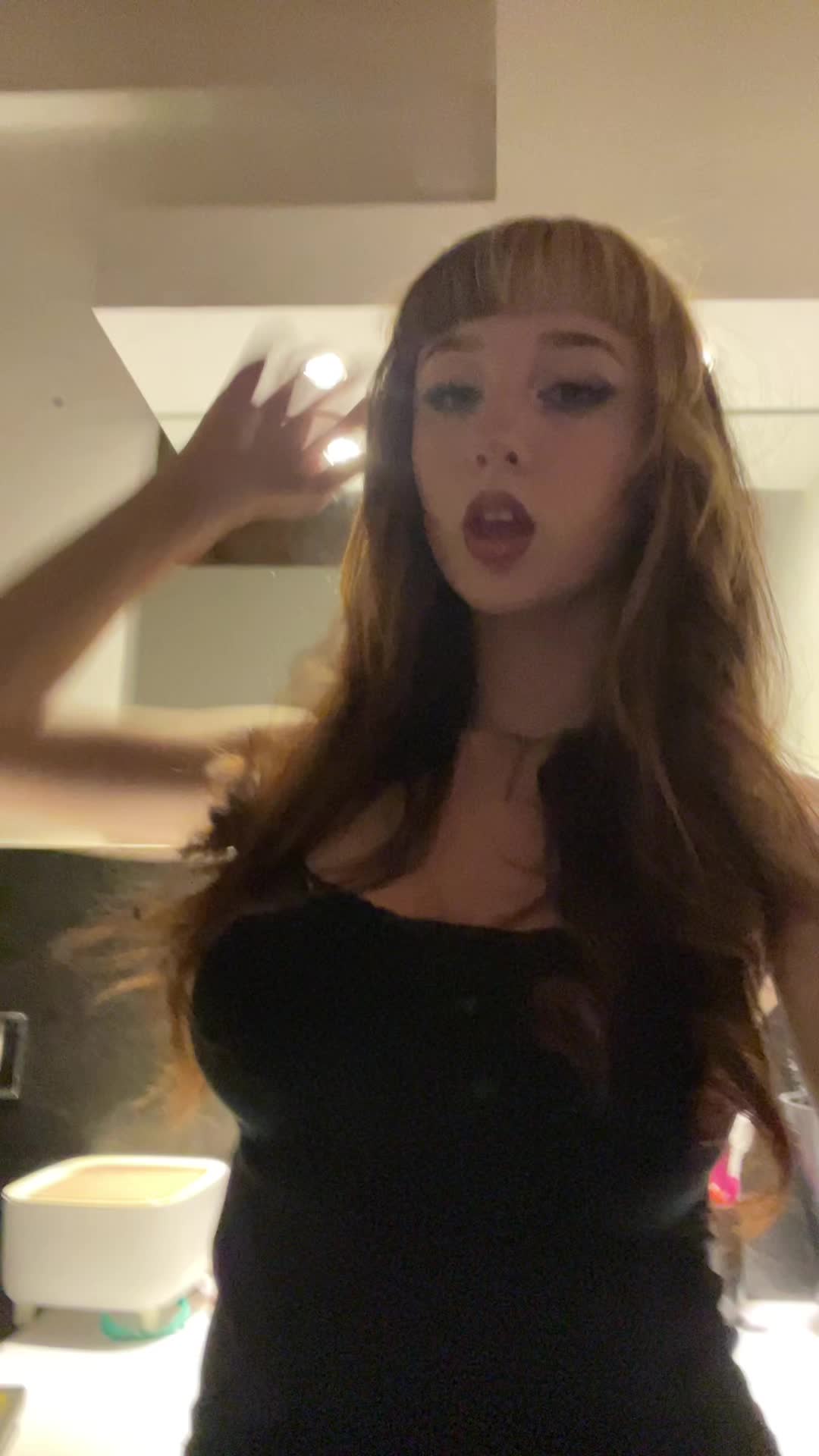 @𖣂
