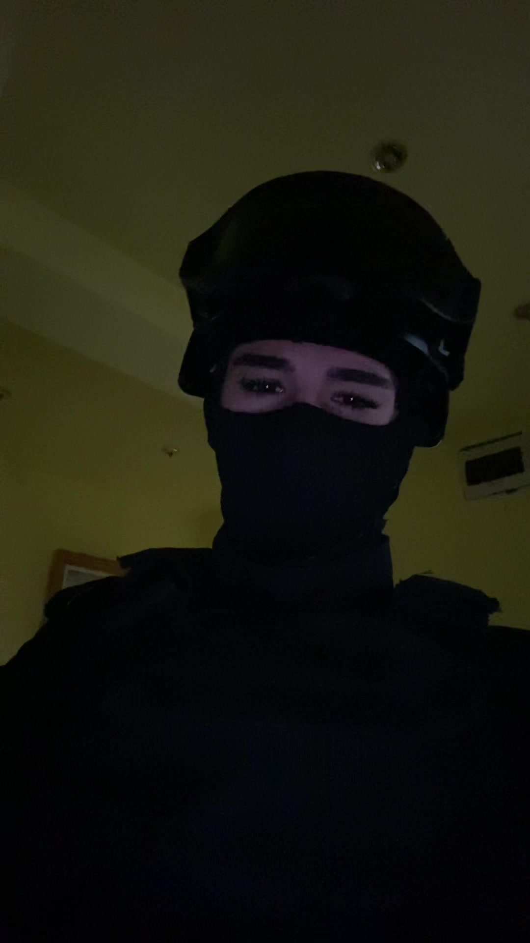 @╰‿╯