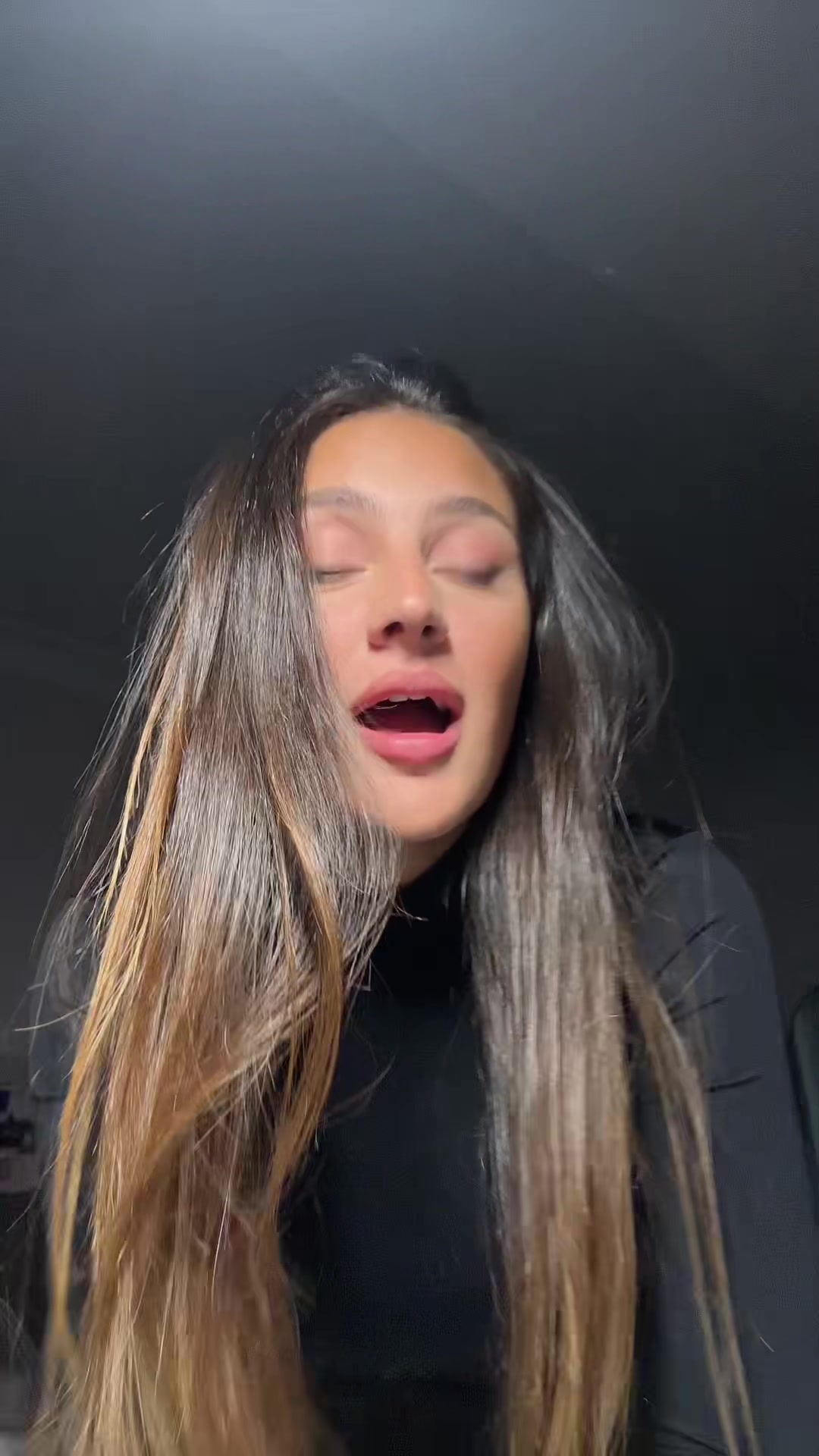 @kikkycuzzolino