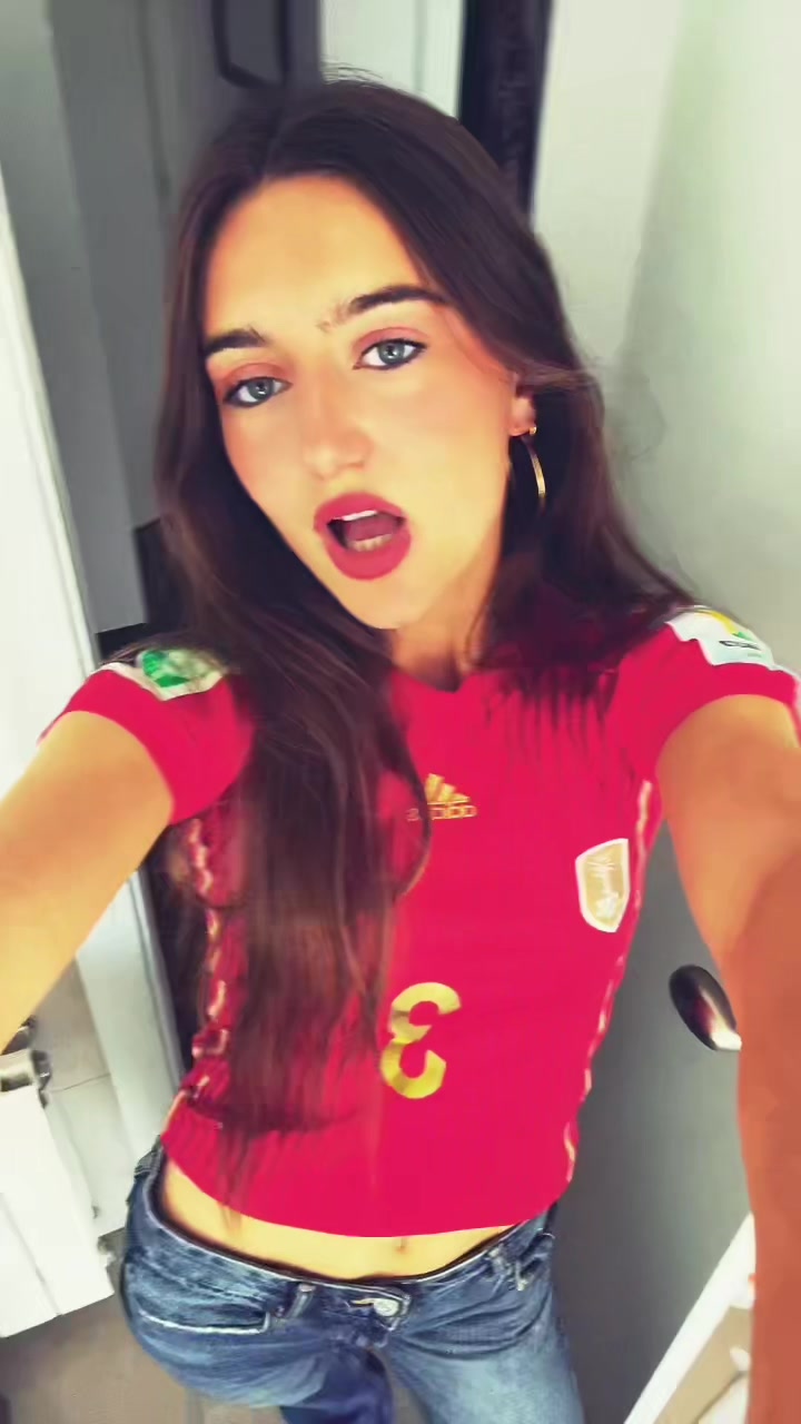 @Ana Vallarino