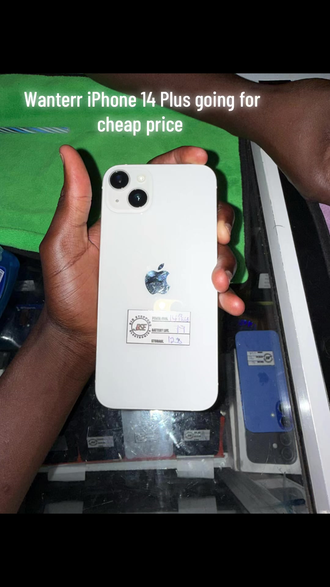 @Lil Susbi Apple Store
