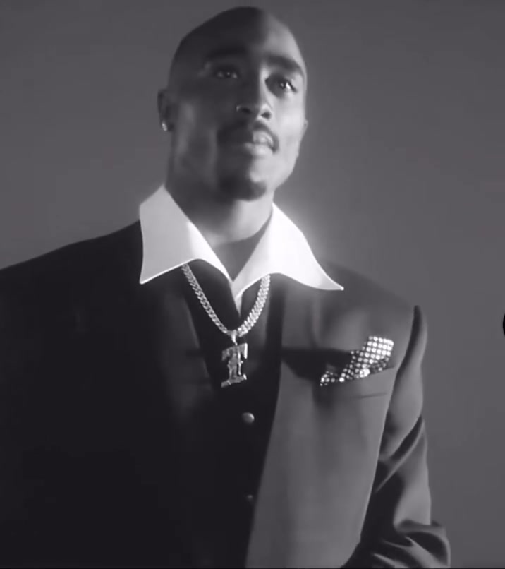 @𝐓𝐮𝐩𝐚𝐜 𝐒𝐡𝐚𝐤𝐮𝐫 ✞