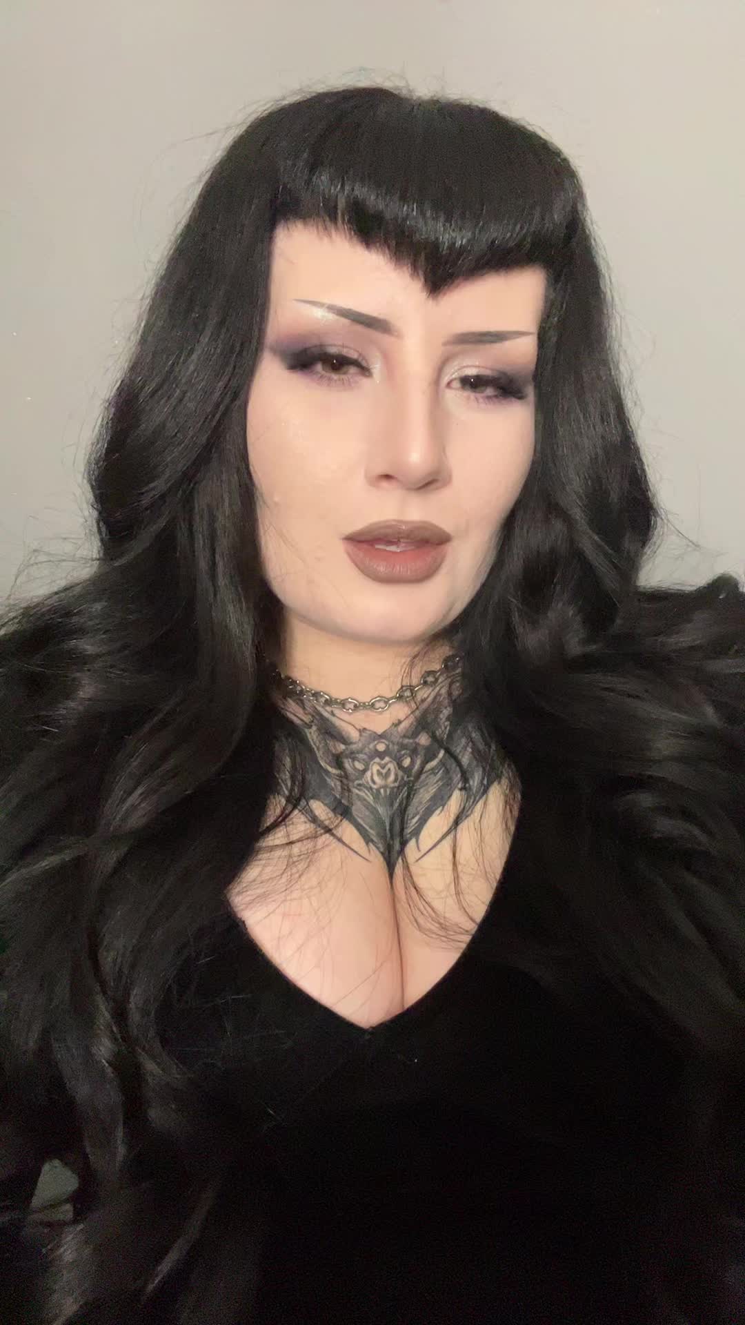 @thevampirerebecca