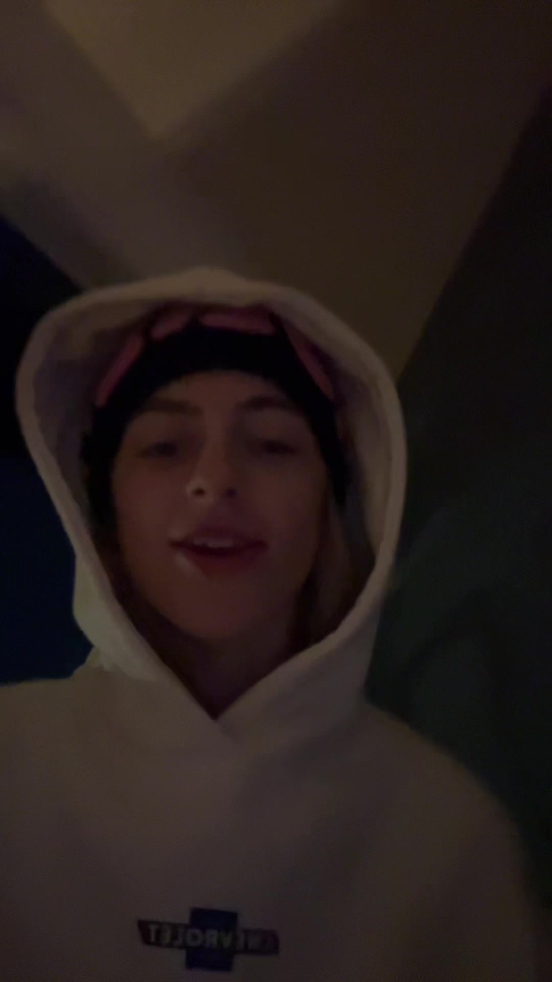 @Bella