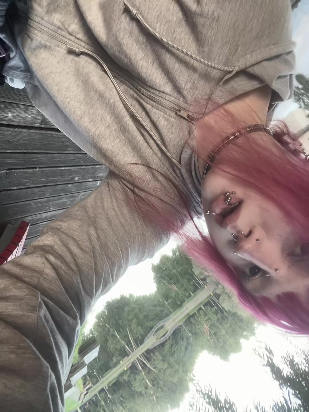 @s3Nyw3bS3x