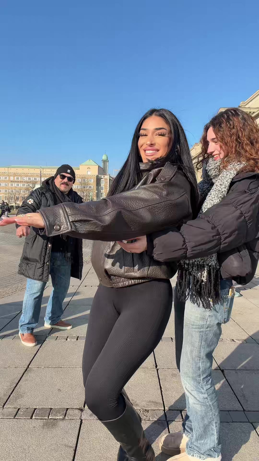 @Vinoschh