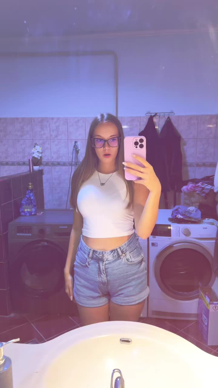 @_alexahhhhh19