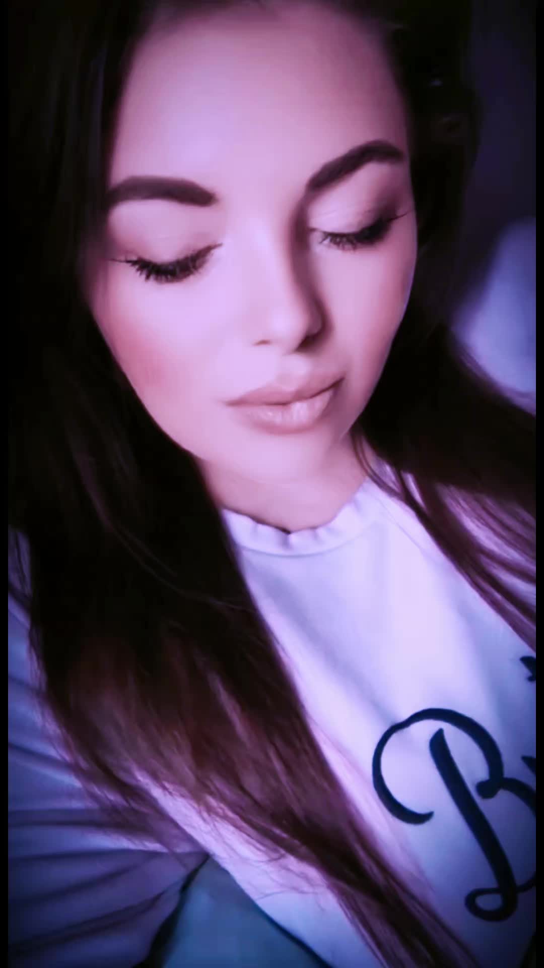 @🍒𝒮𝒽𝒶𝓃𝒶 ~𝓁o𝓊𝒾𝓈𝑒🍒