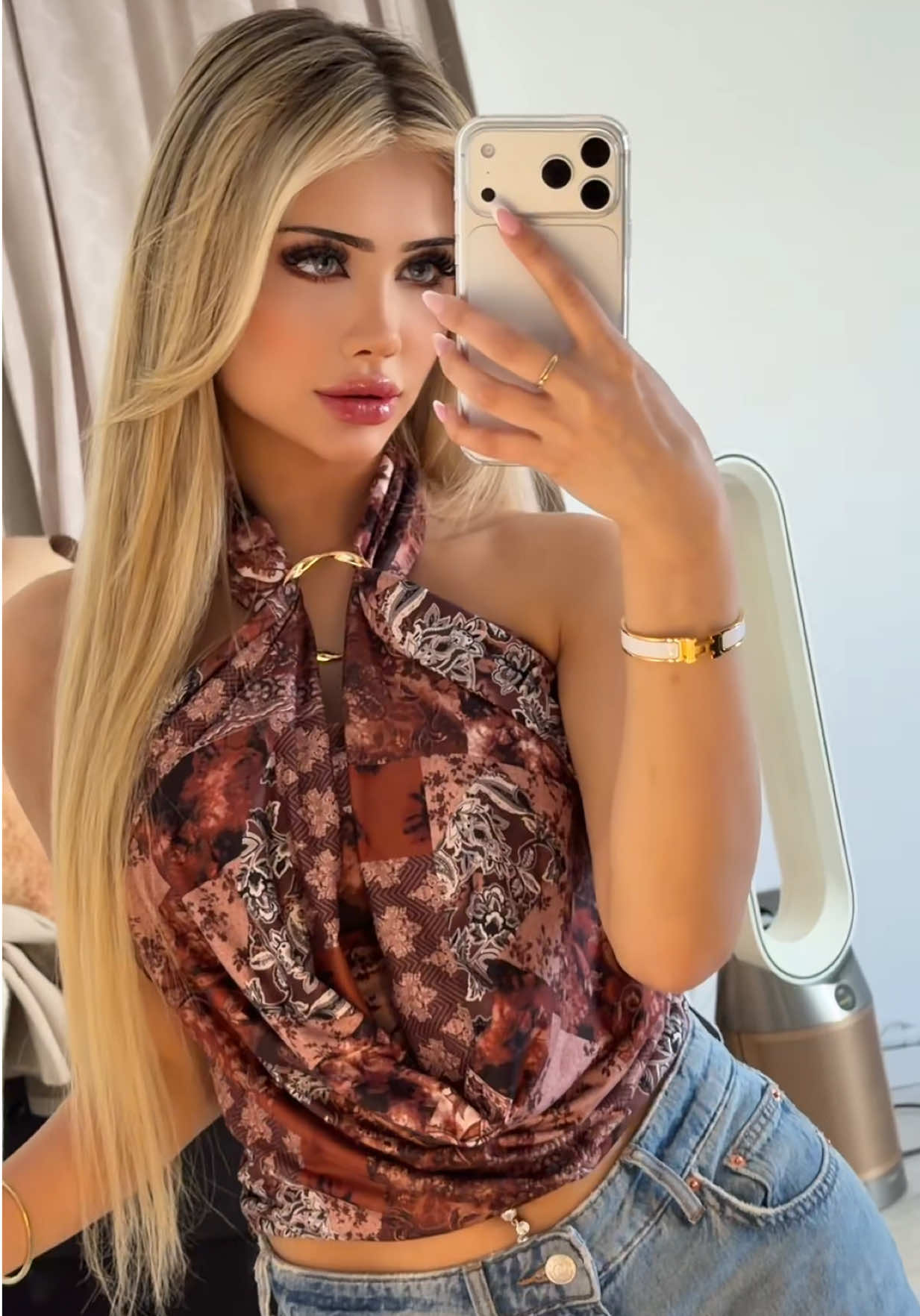 @𝐋𝐢𝐬𝐚