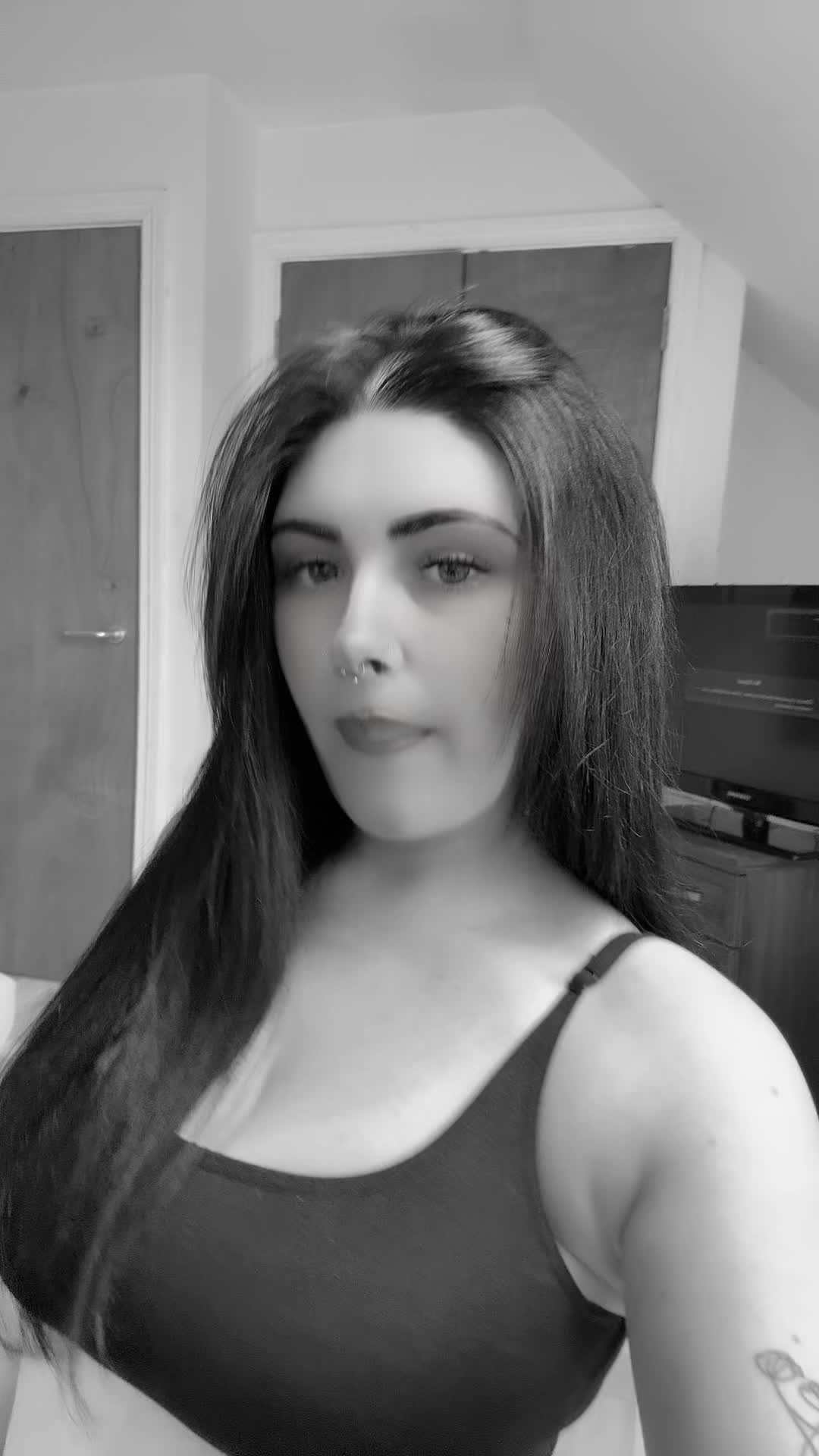 @Laura🩶✨