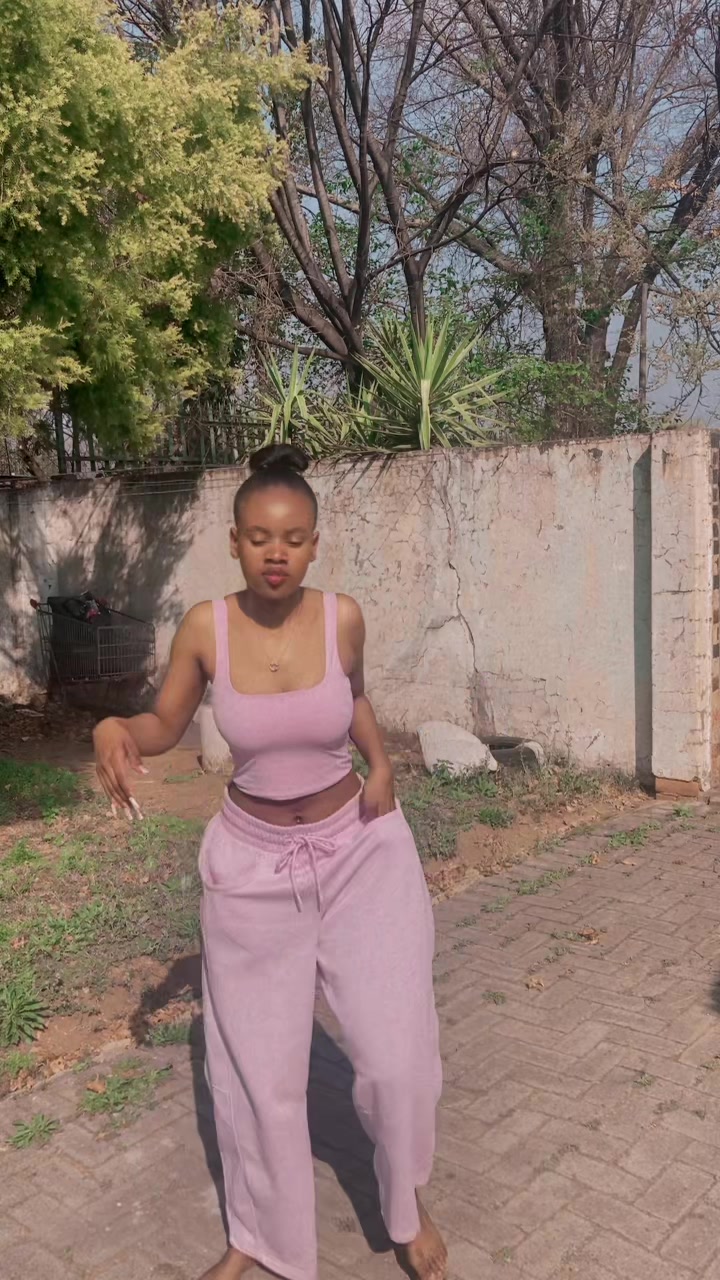 @L&egrave;&euml; Mnguni