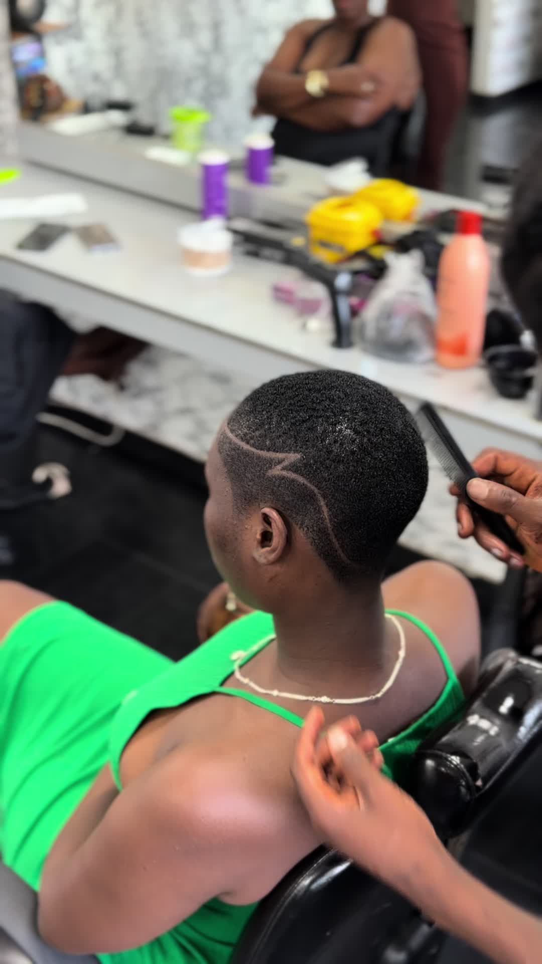 @Youngjeezy __fades Saquis 🇬🇼
