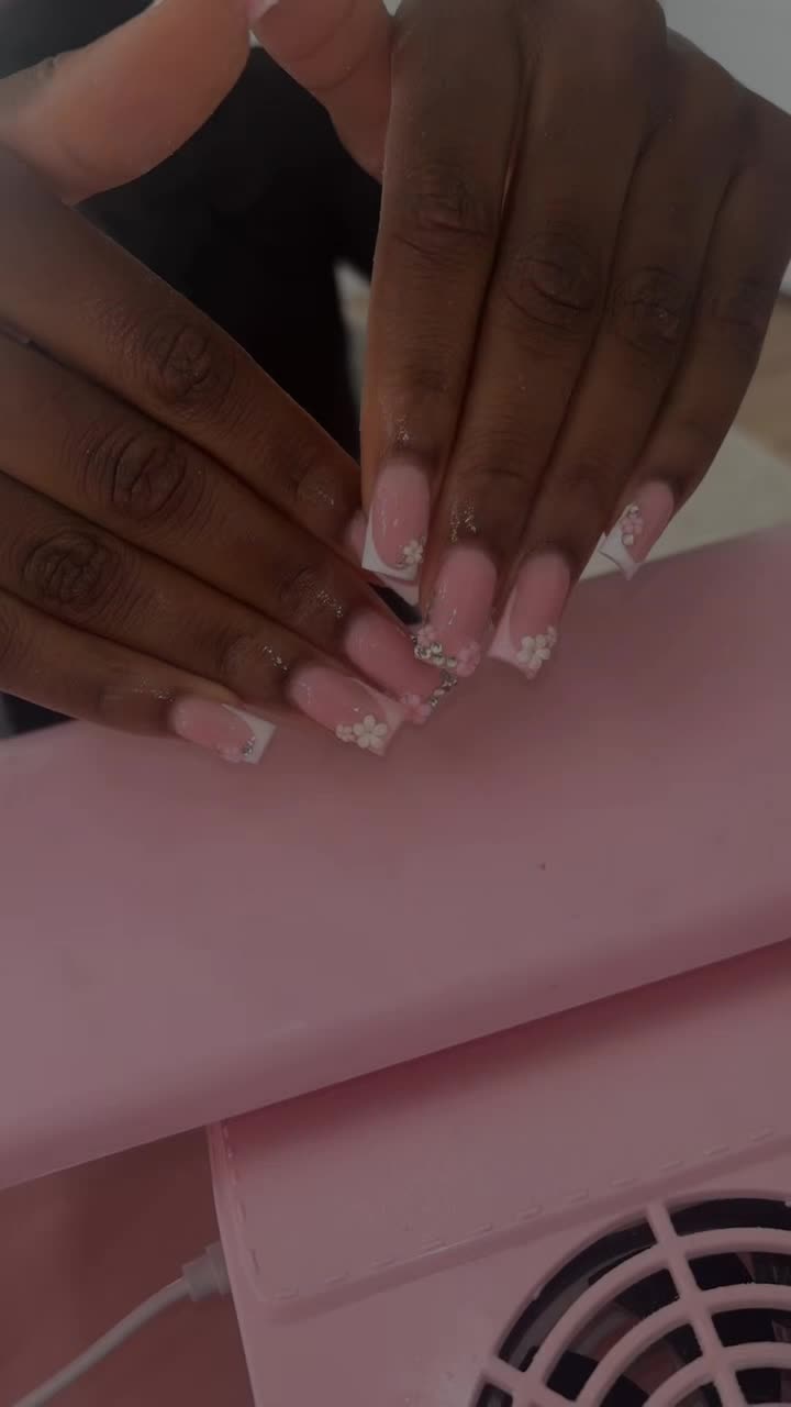 @𝓔𝓵𝓵𝓪💕