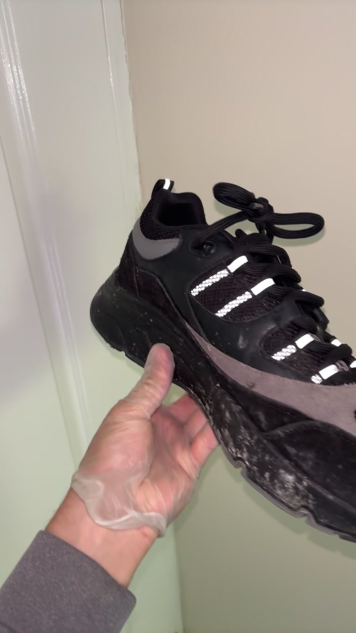 @Spottless__sneakers