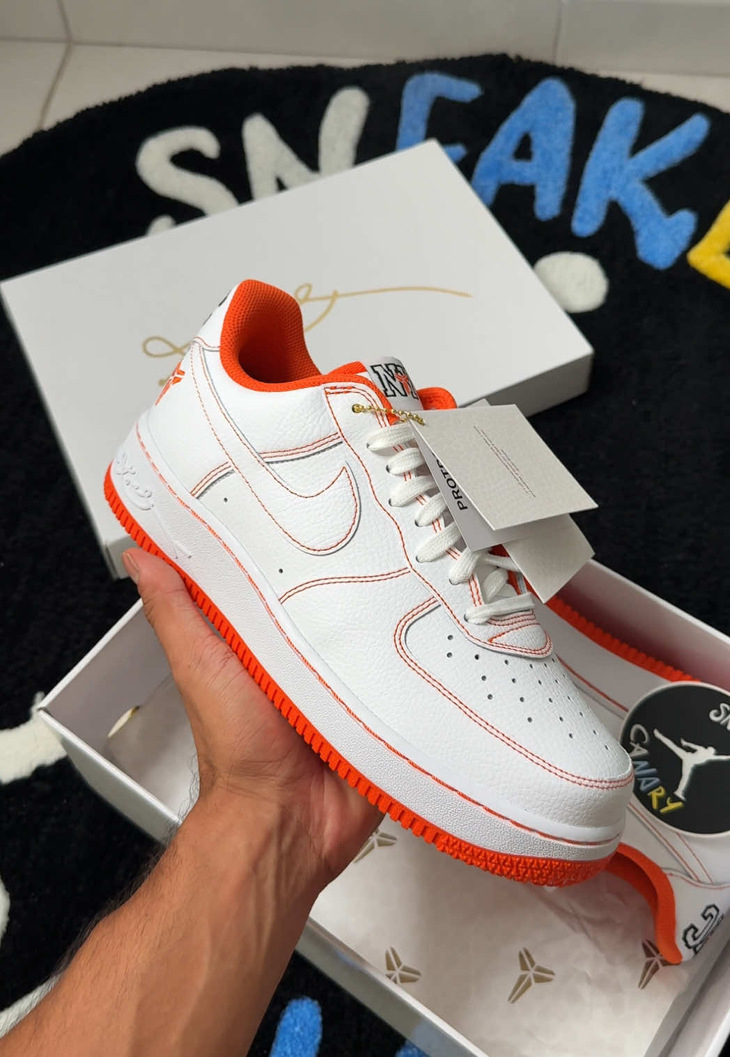@Sneaker_canary