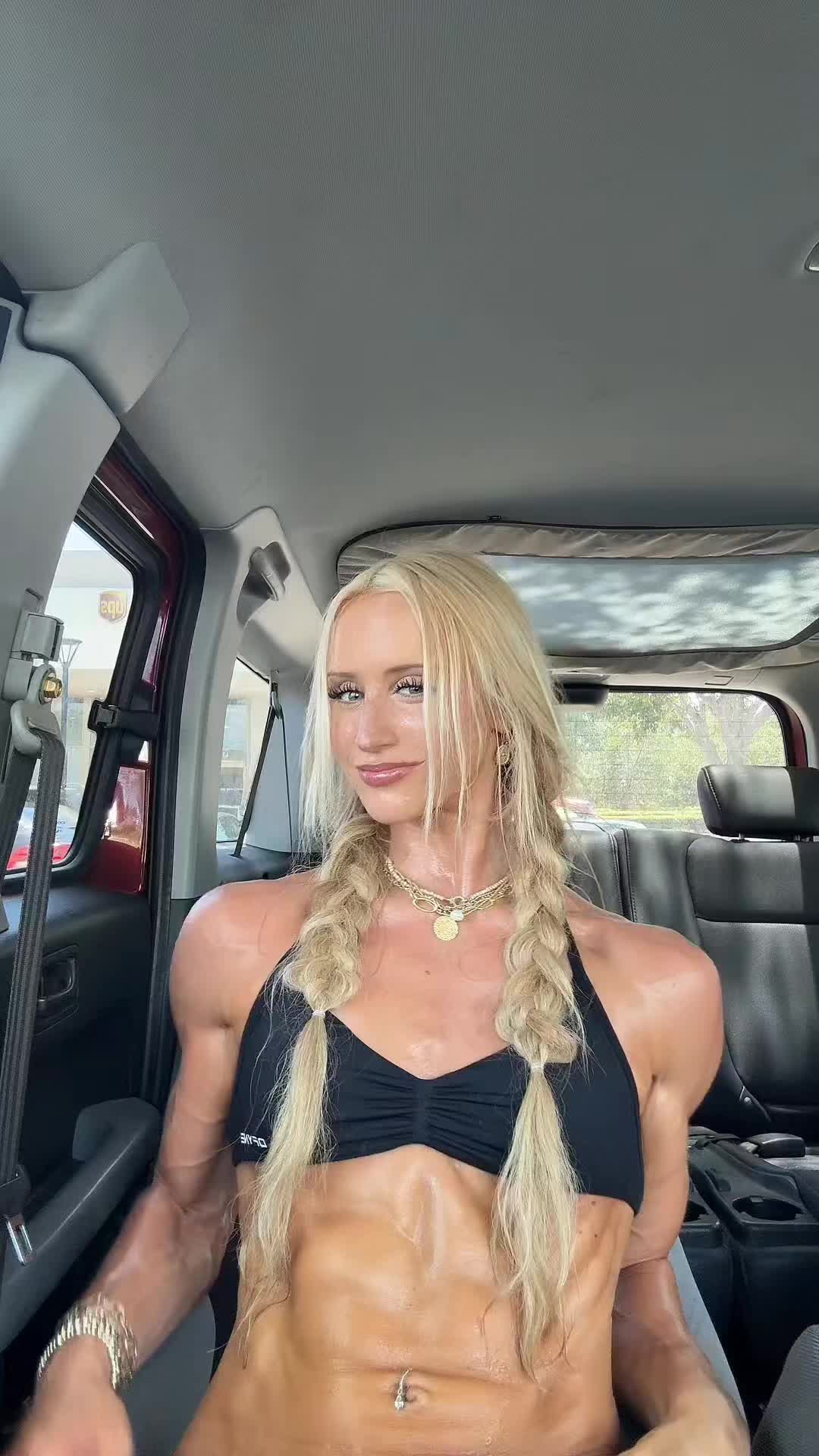 @musclegirls