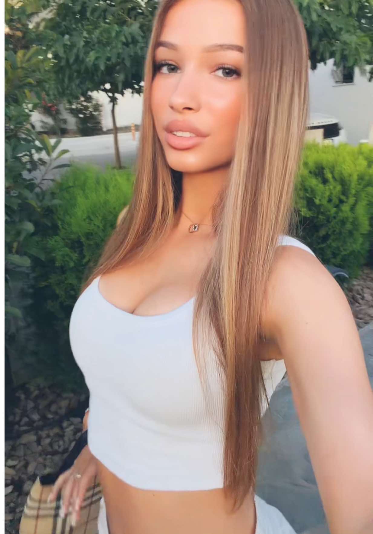 @Adriana