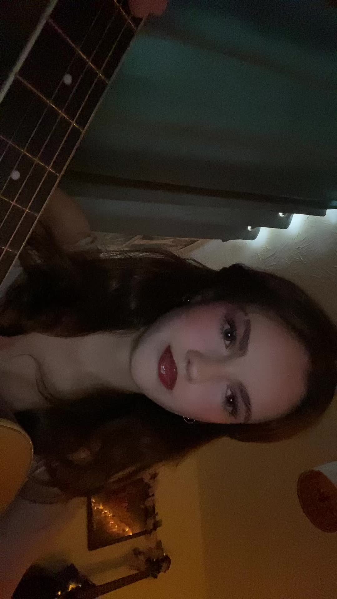 @Chlo🎸