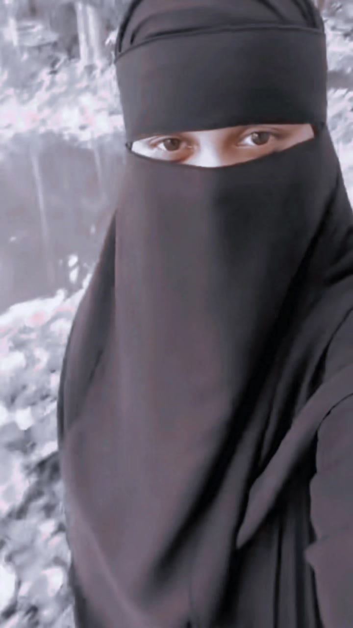 @ভালোবাসার লাল গোলাপ 🌹🌹