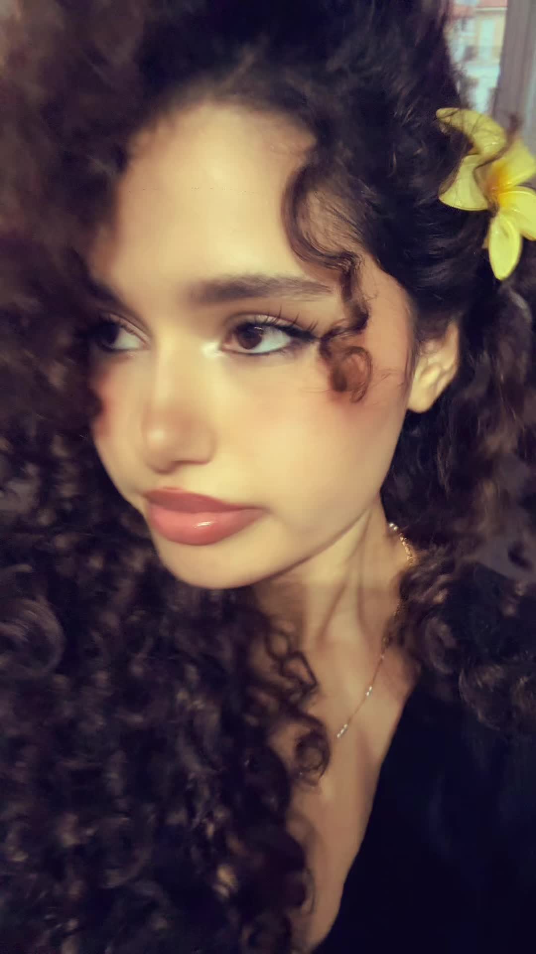 @Curlypurlyy👩🦱