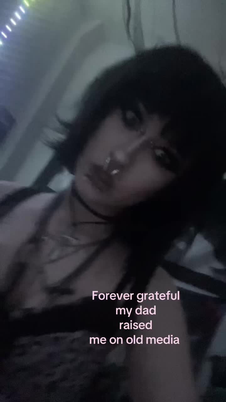 @𝔰𝔦𝔯𝔦𝔰 𓋹🧟♀️ ݁ ˖ִ