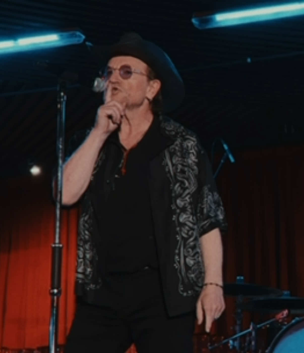 @U2
