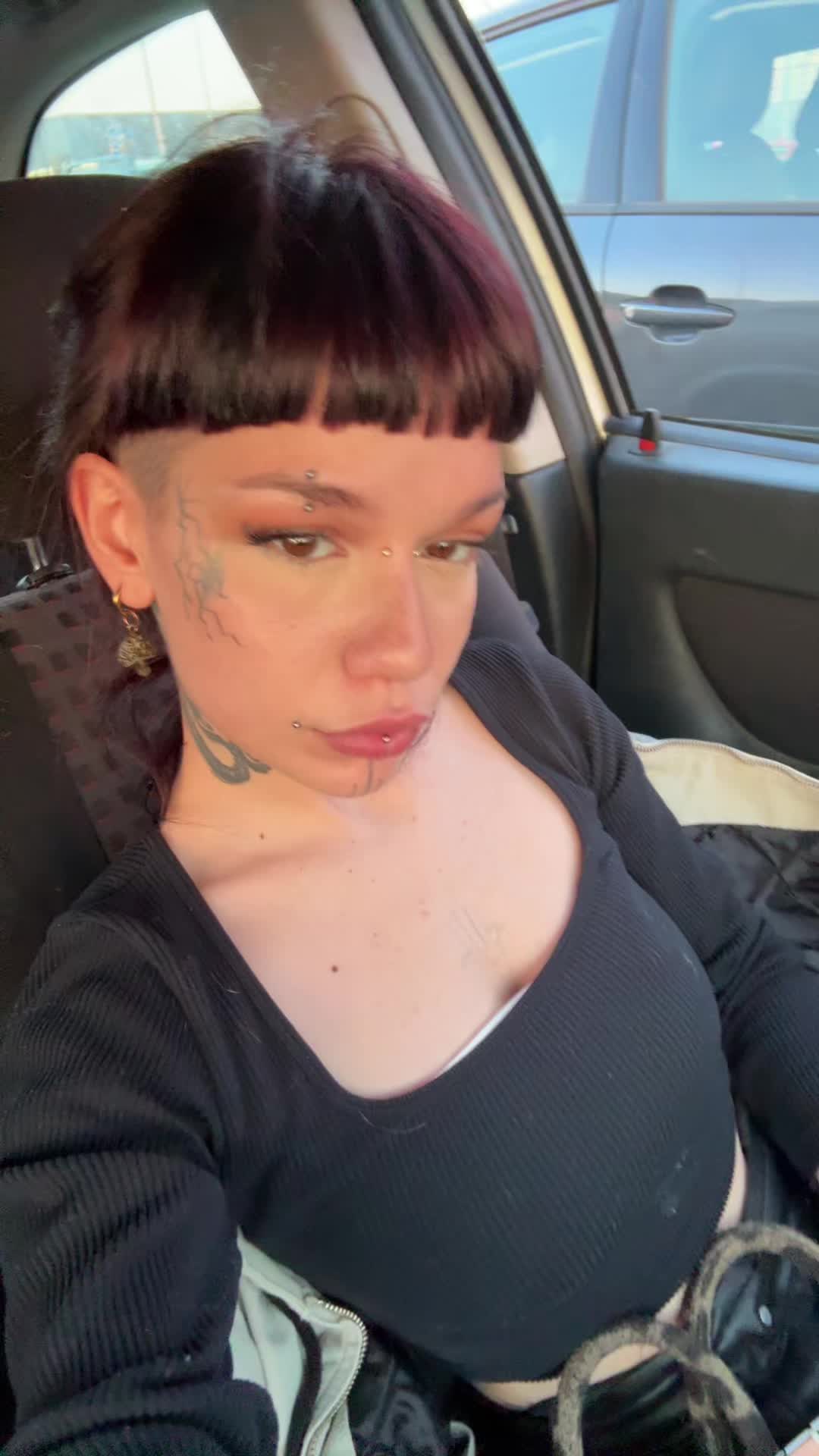@𝐆𝐫𝐞𝐭𝐚 𝐓𝐫𝐢𝐥𝐥𝐢