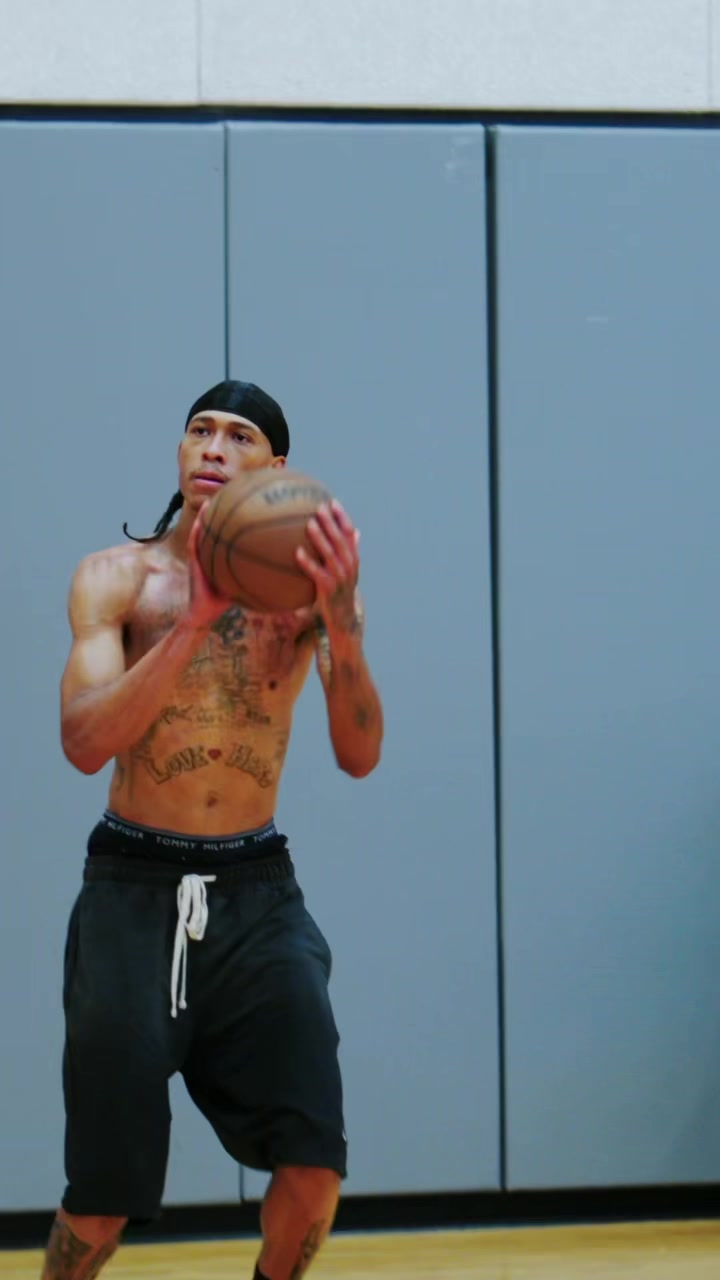 @RJ Hampton ๐ฆ