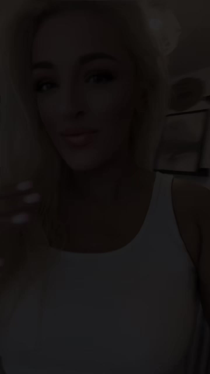 @xholliexb