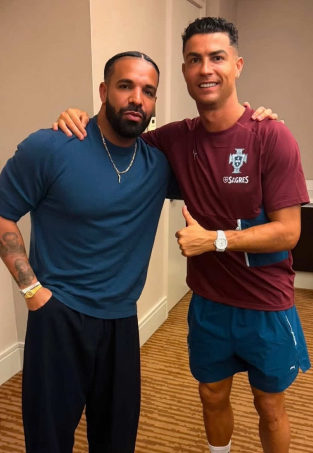 @footywithahoodie