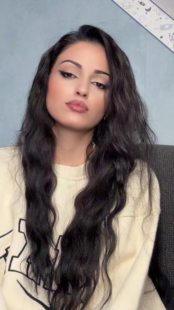 @Demi