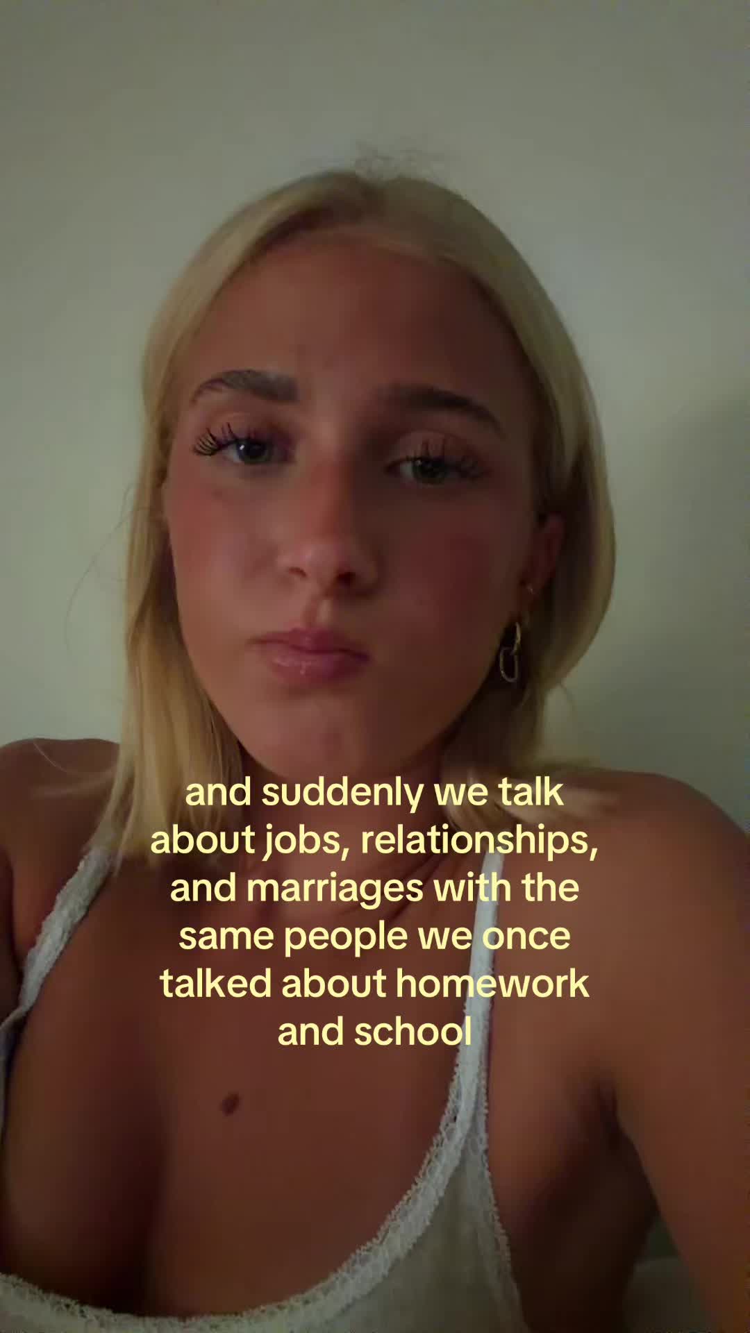@theelliebarker