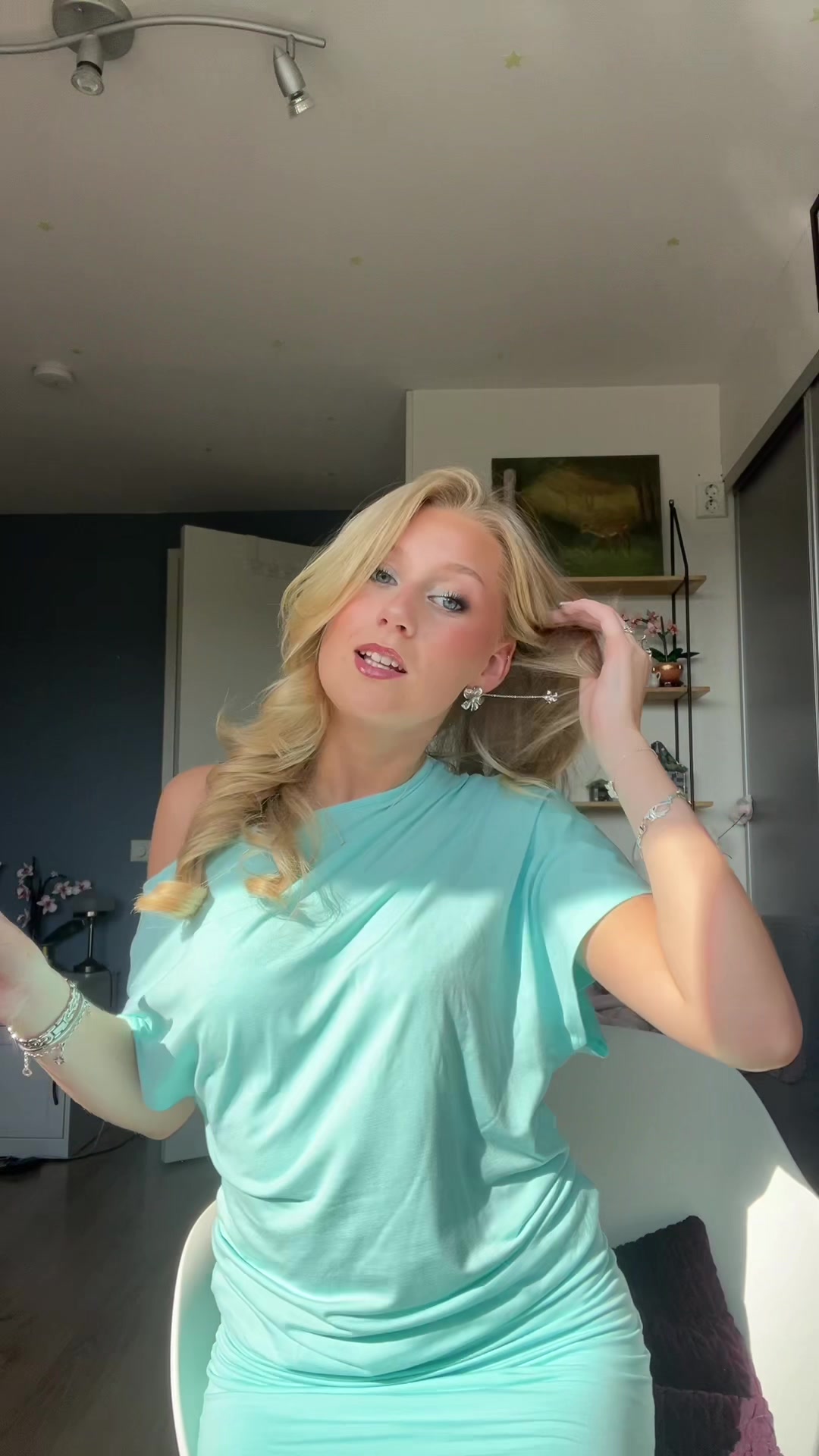 @Ella