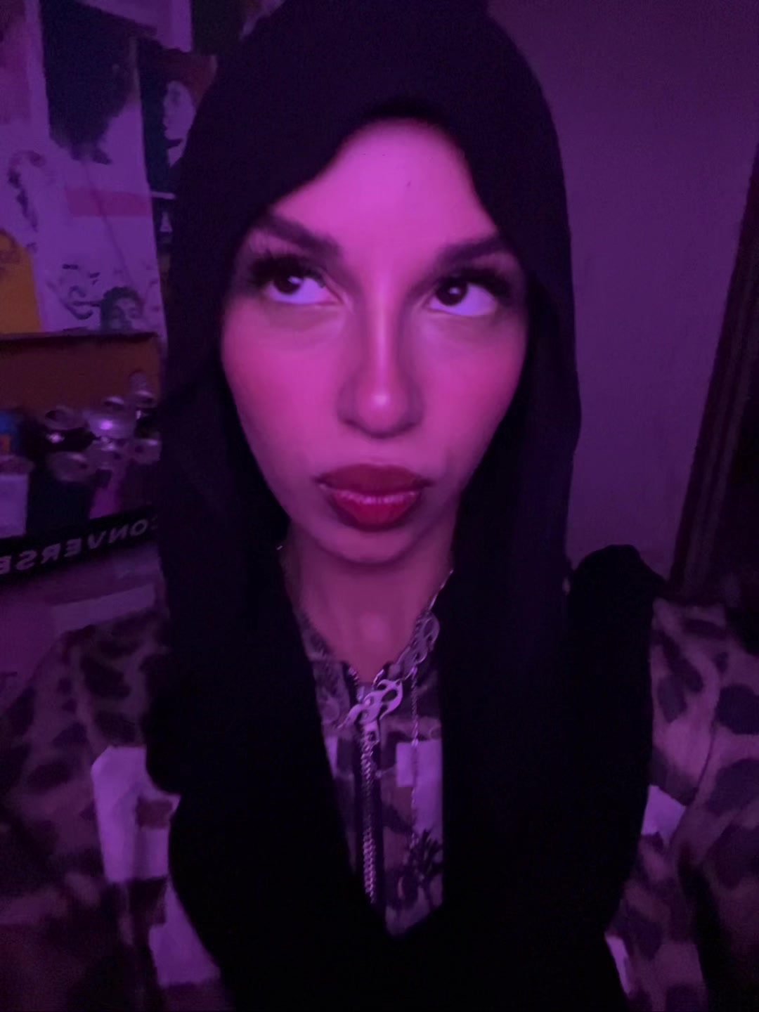 @Bella