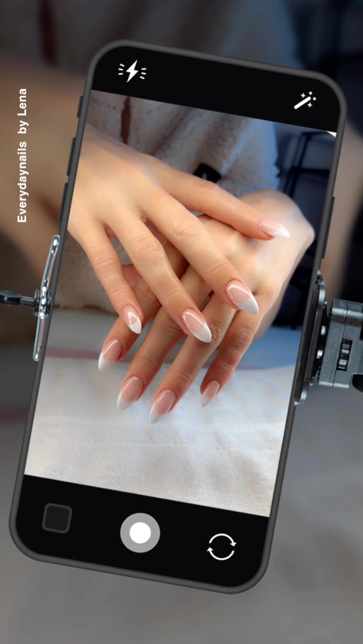 @Everydaynails by Lena