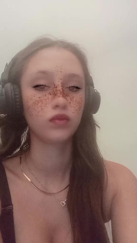 @๐๐ฉท Alyssa la queen ๐ฉท๐