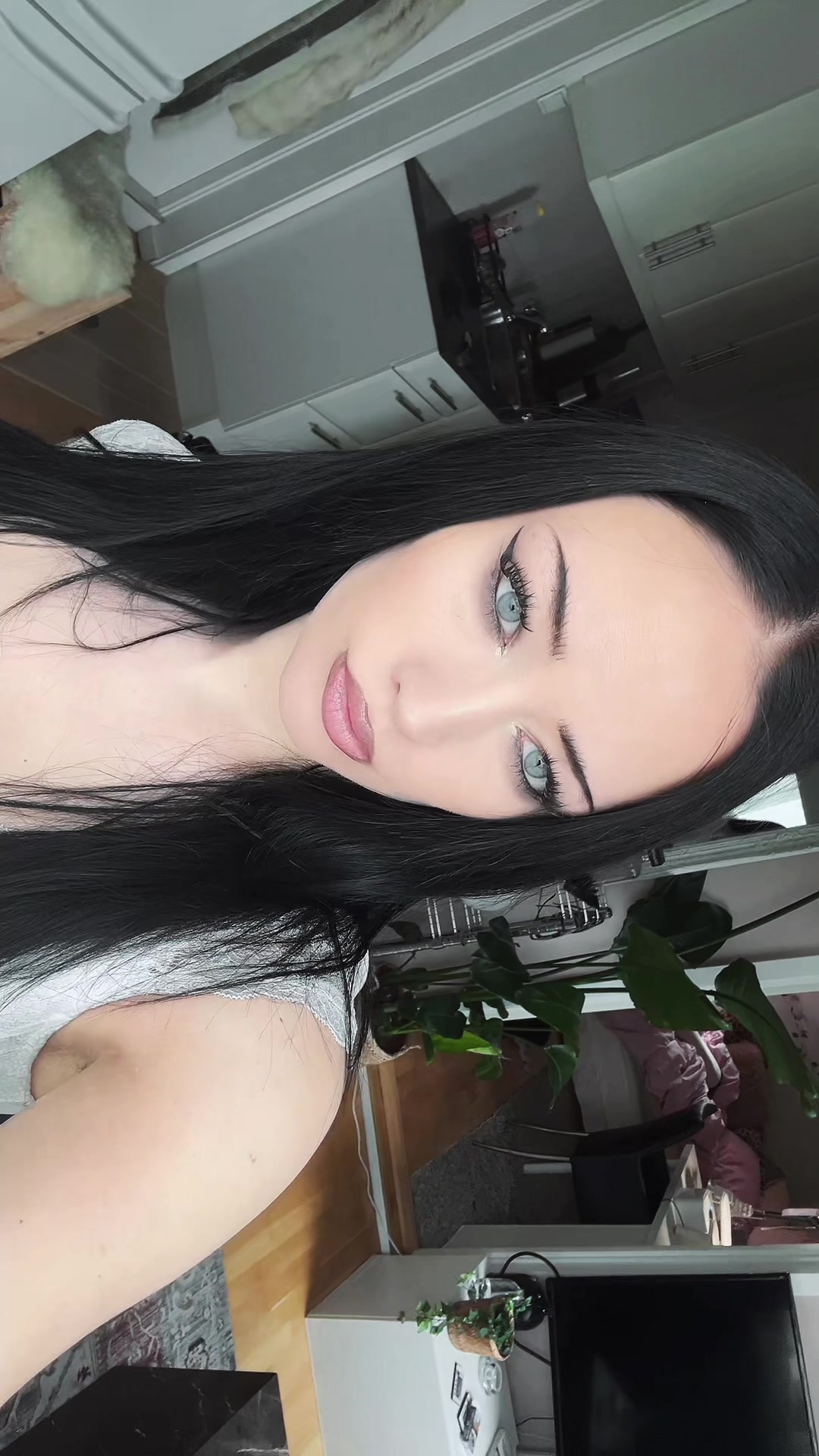 @🧛🏻&zwj;♀️