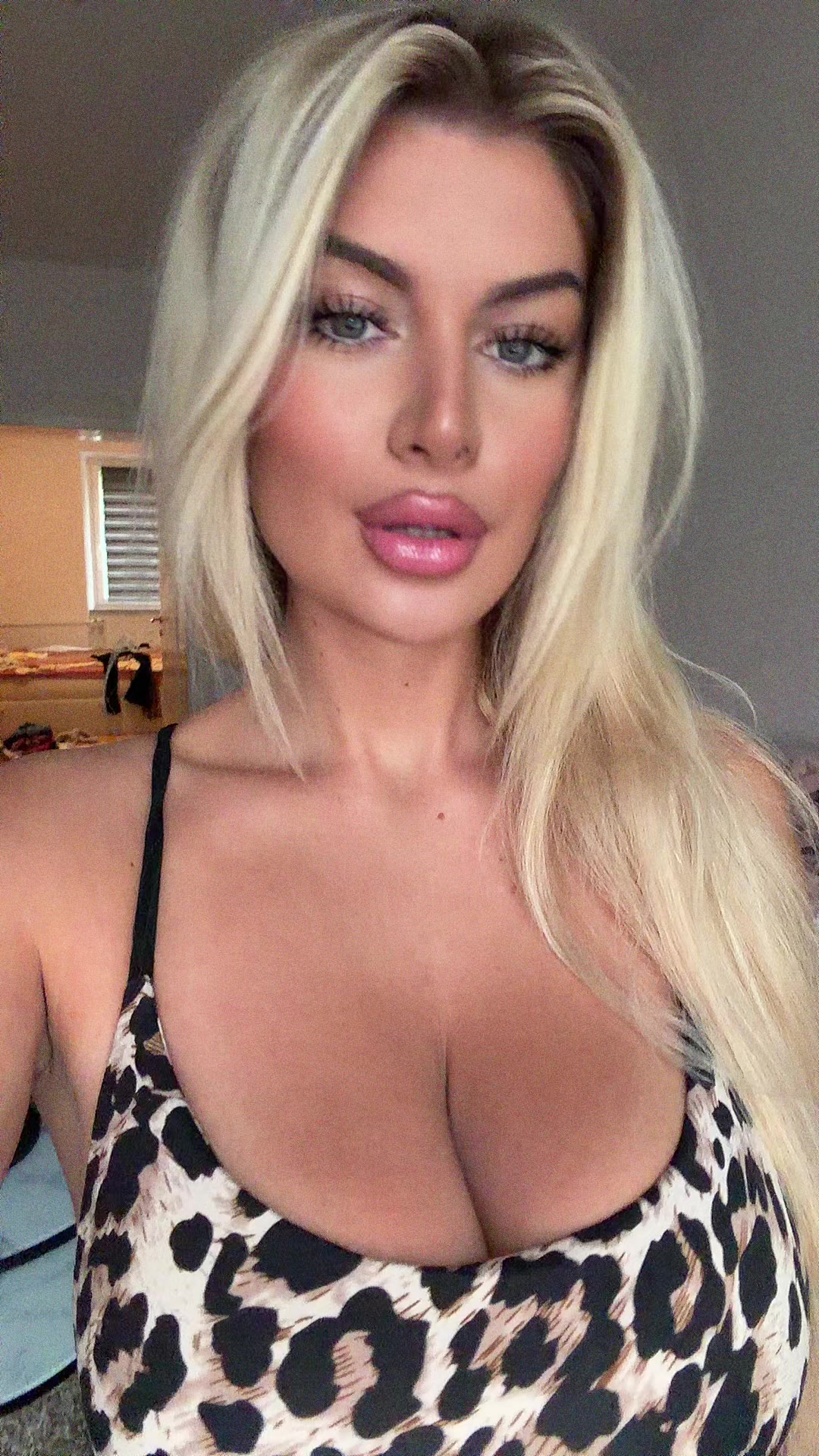 @dzanaa2