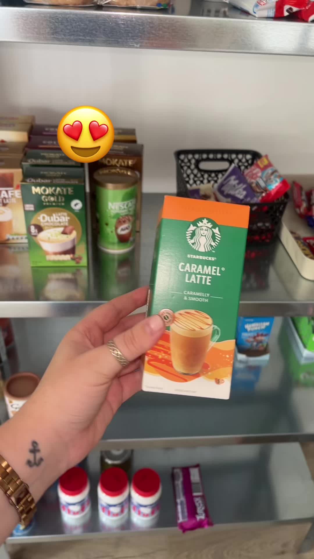 @Bellasboxesuk