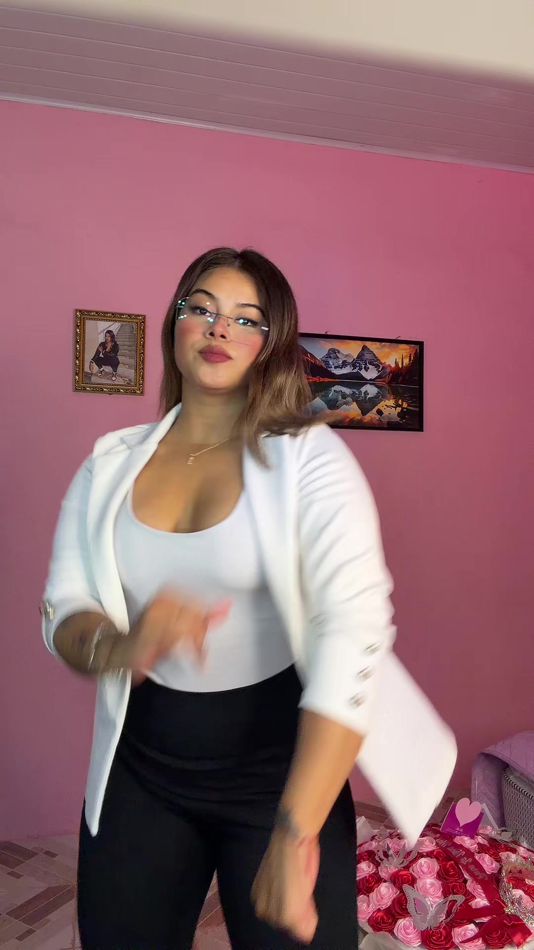 @Jenny🖤⚡