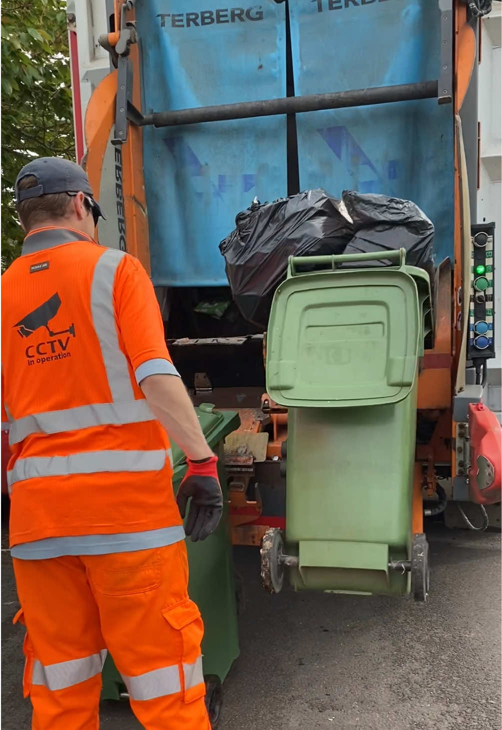 @Sussex Bin Lorrys
