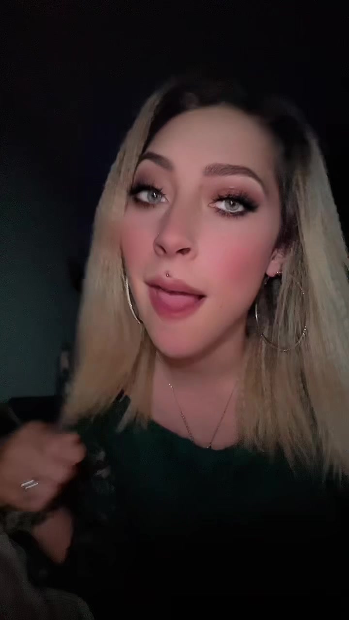 @Claudia🖤
