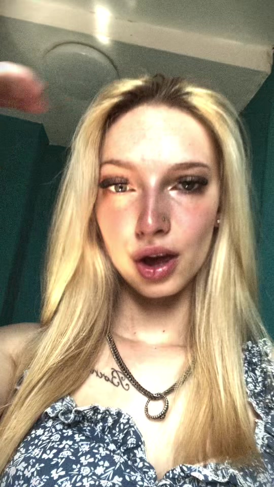 @💜😈𝙻𝚊𝚞𝚛𝚊💜😈