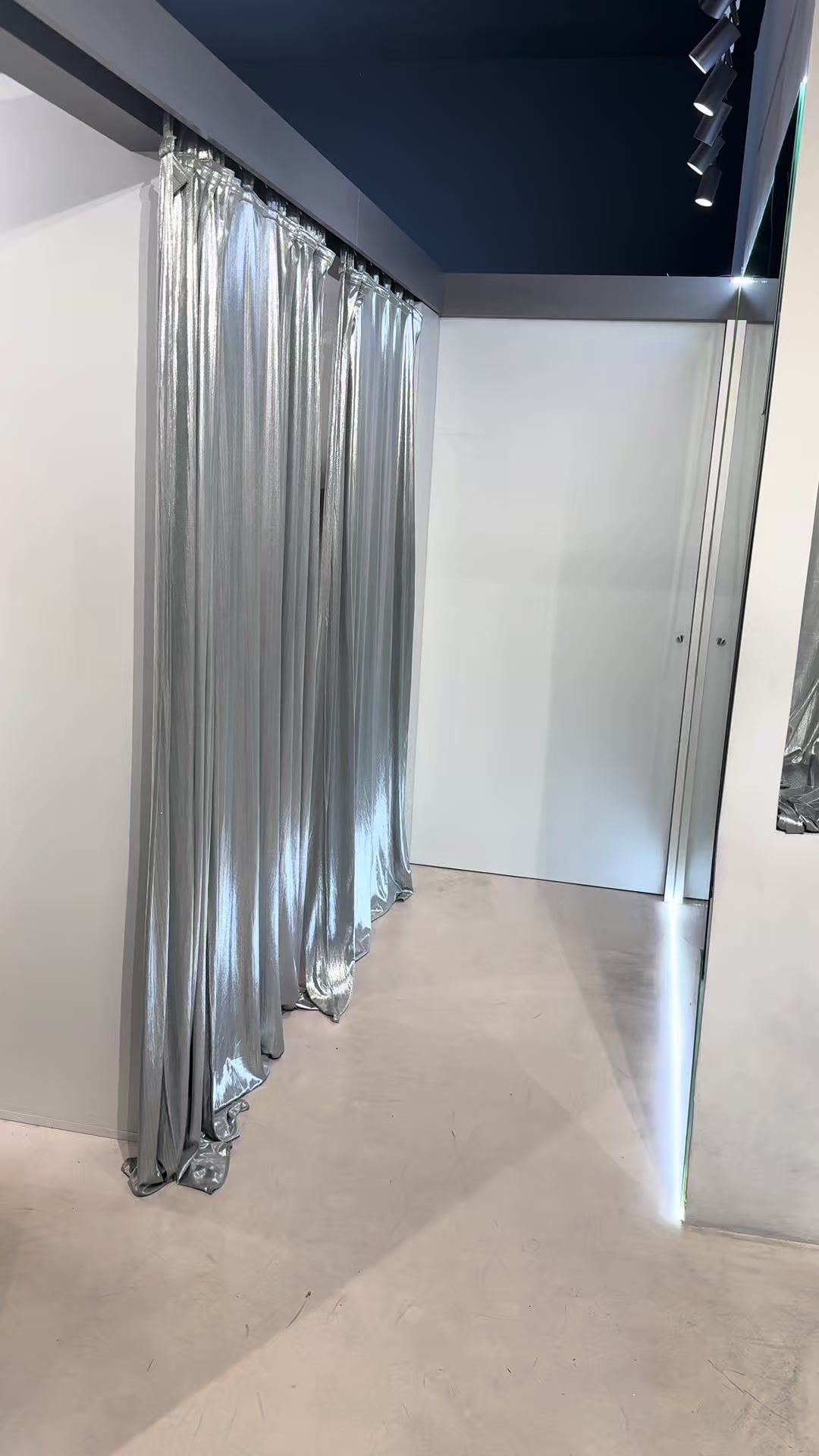@AV