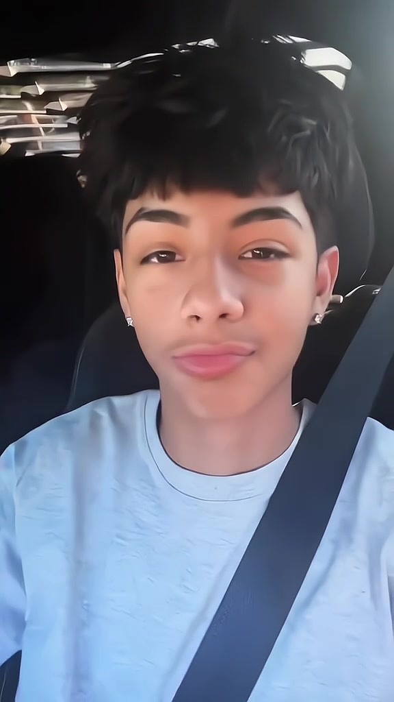 @￴