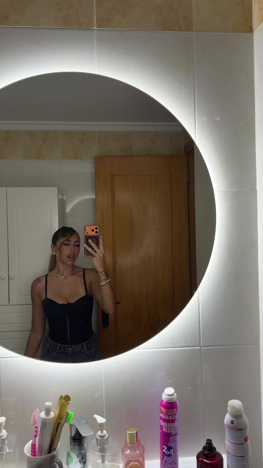 @laadessii🥥