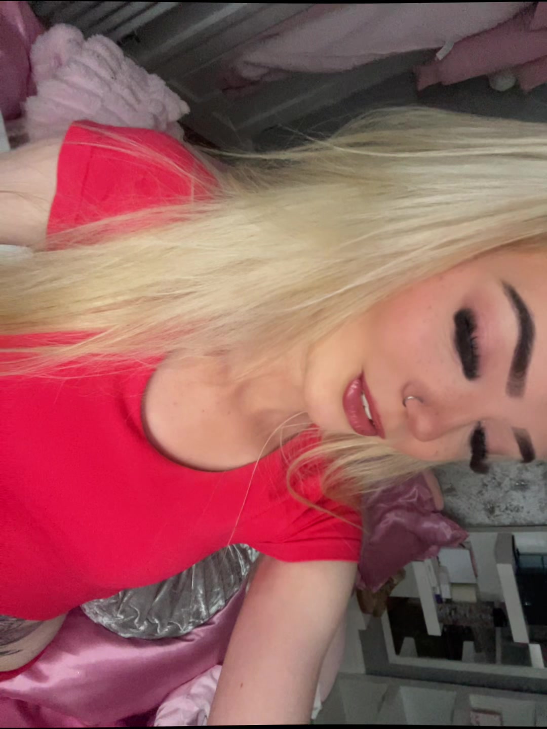 @Ellie - rose ๐