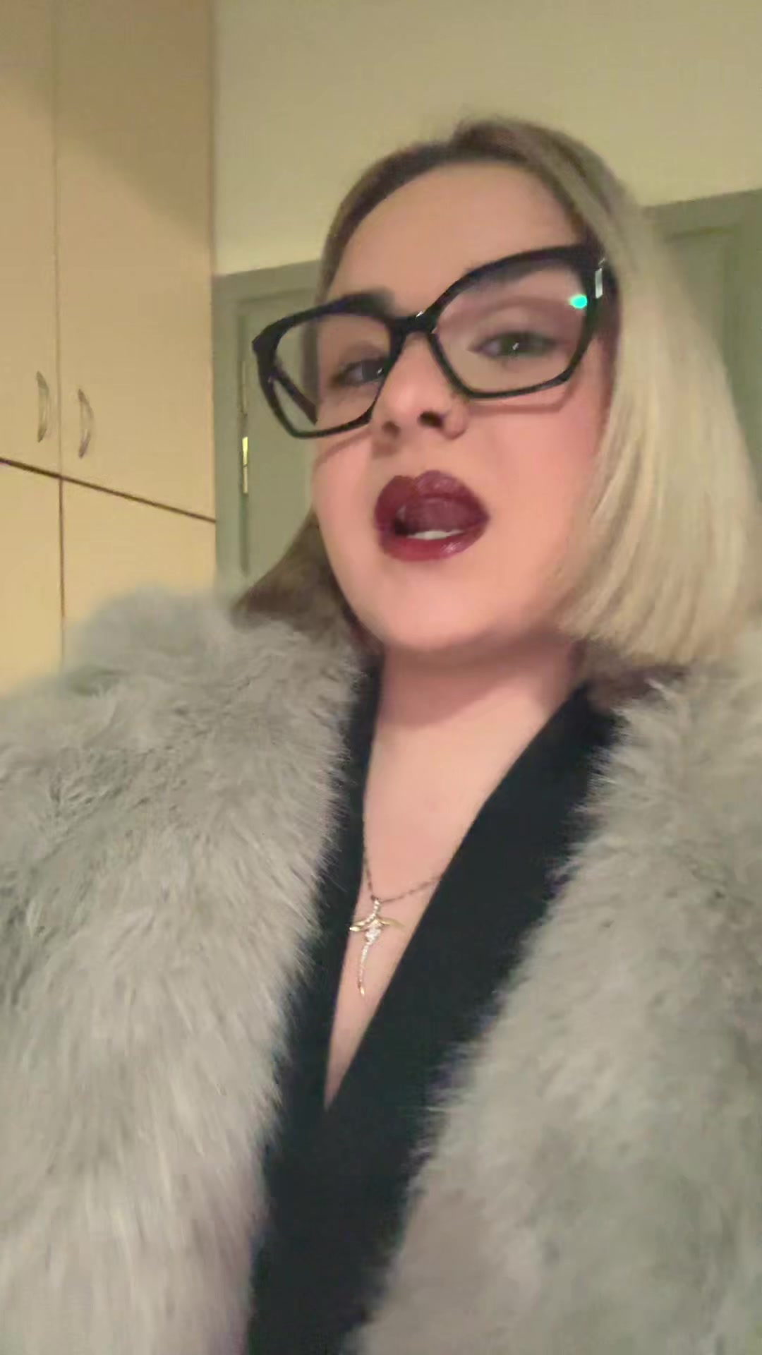 @elena.