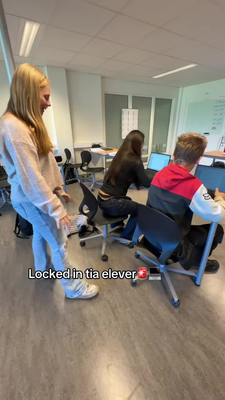 @Tia_26/27