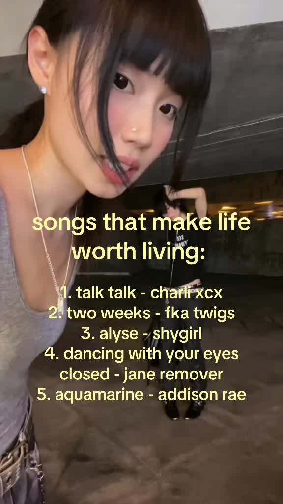 @postinternetfamee